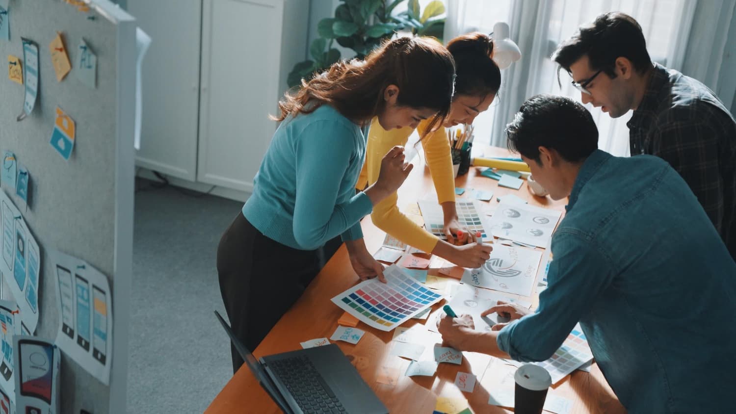 Canvas team brainstorming